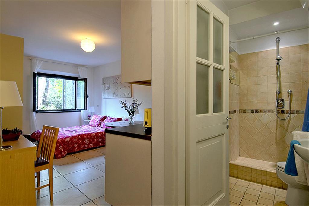 Pearl Suite Rome Room photo